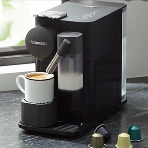 NESPRESSO LATISSIMA ONE DELONGHI COFFEE MAKER
